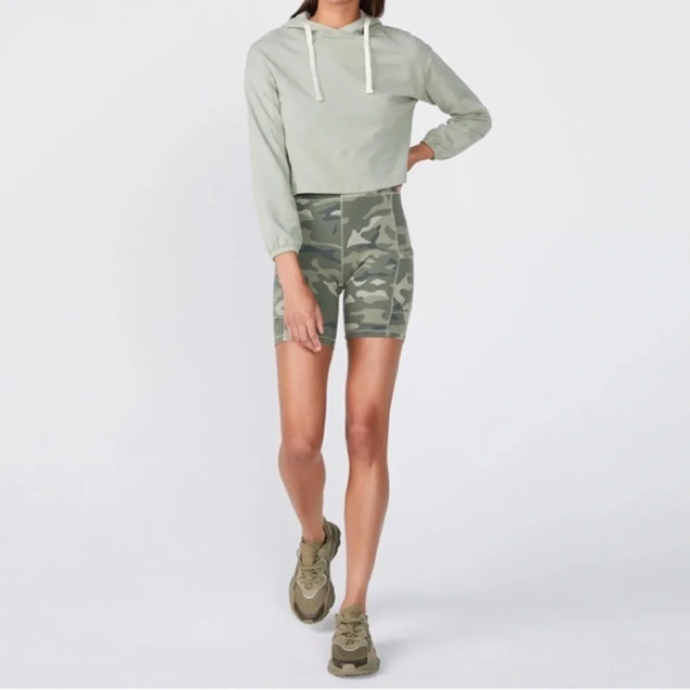 NWT Monrow Olive Camouflage Biker Shorts with Pockets - Picture 3 of 13